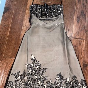 White House Black Market dress. Worn once. Condition: like new. Strapless.